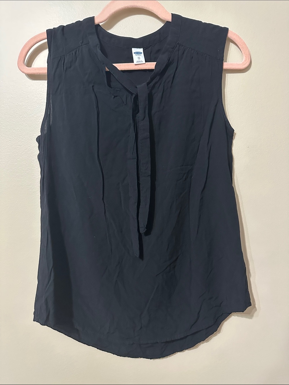 Old Navy Sleeveless Tie-Neck Black Camisole